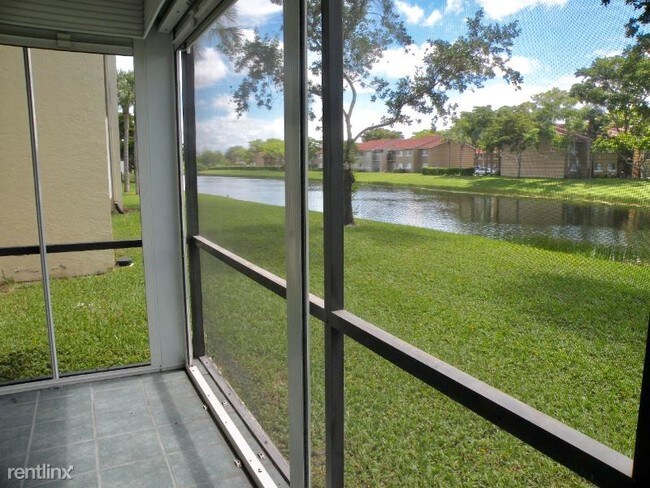 Foto del edificio - 135 Lake Nancy Ln
