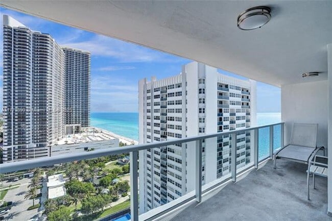 Building Photo - 1904 S Ocean Dr
