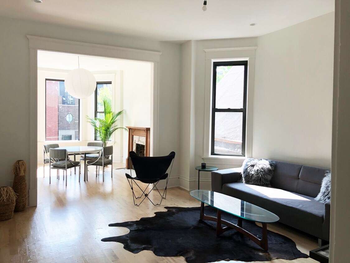Foto principal - 2654 N Burling St