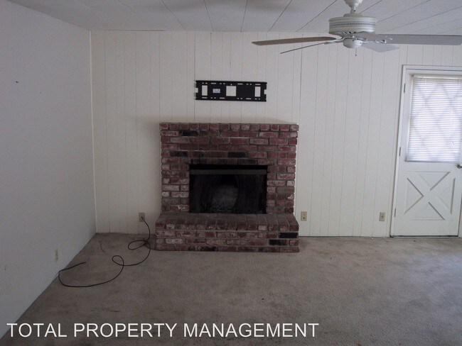 Building Photo - 3 br, 3 bath House - 197 VICTOR AVE