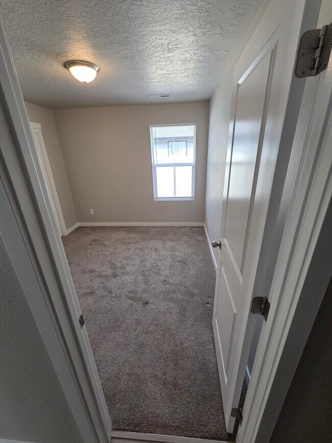 Foto del edificio - 17649 Desert Rdg Ave