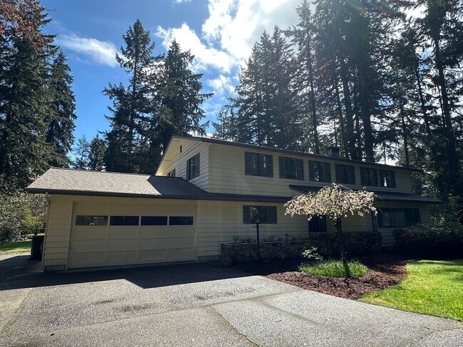 Foto del edificio - Spacious 5-Bedroom Country Home on Nearly 2 Acres – Private, Peaceful & Full of Charm