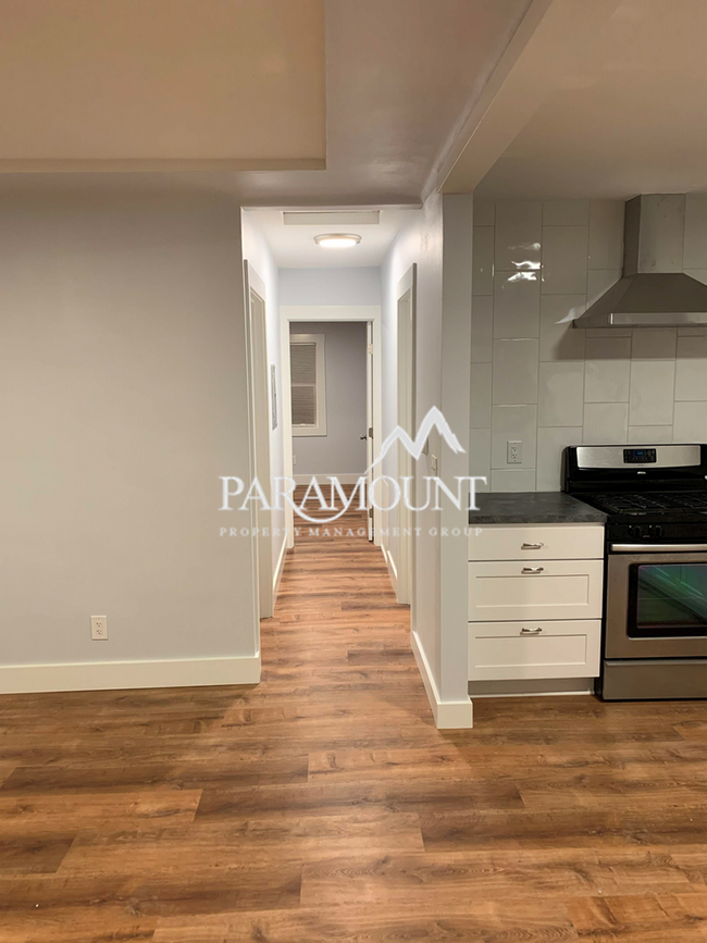 Foto del edificio - Gorgeous Remodeled 2 Bed 1 Bath Bremerton ...