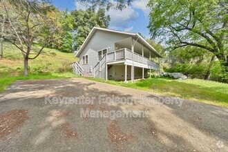 Building Photo - 5456 Oak Leaf Cir