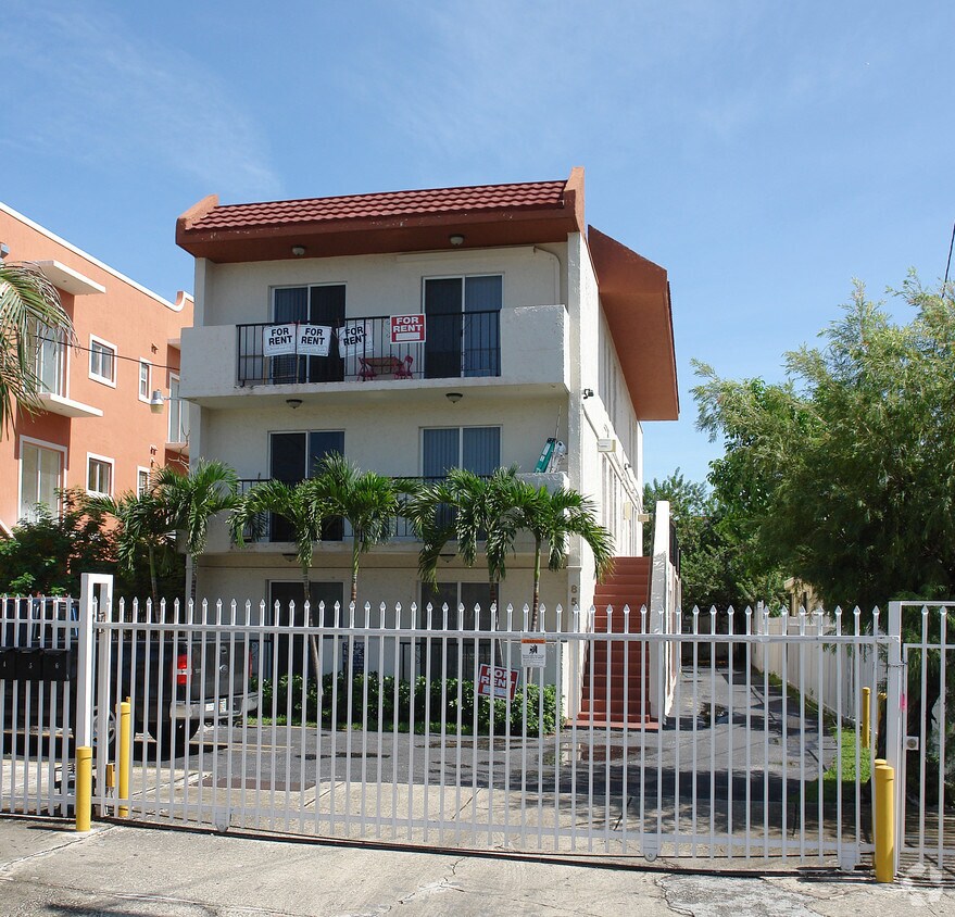 Foto principal - 851 NW 2nd St