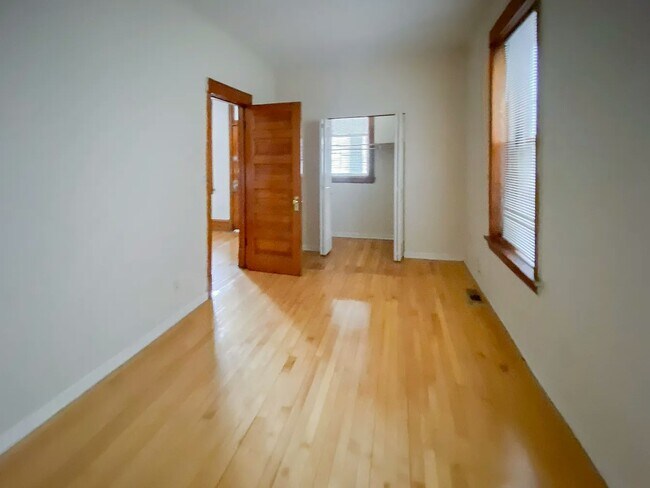 Foto del edificio - 3635 N Paulina St