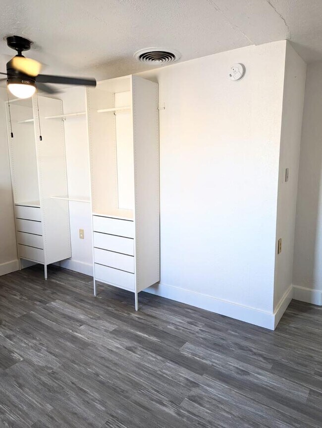 Foto del edificio - 127 E Fleming Ave