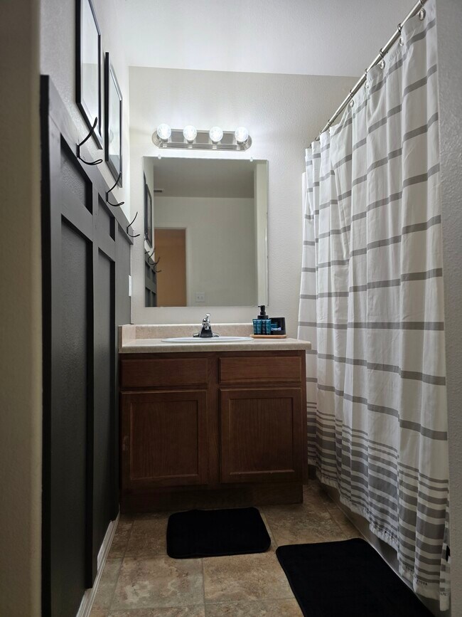 Foto del edificio - 2465 Theresea Ln