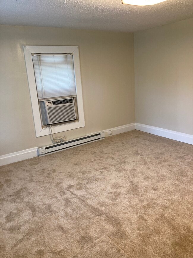 Building Photo - 5542 Meadowbrook Dr