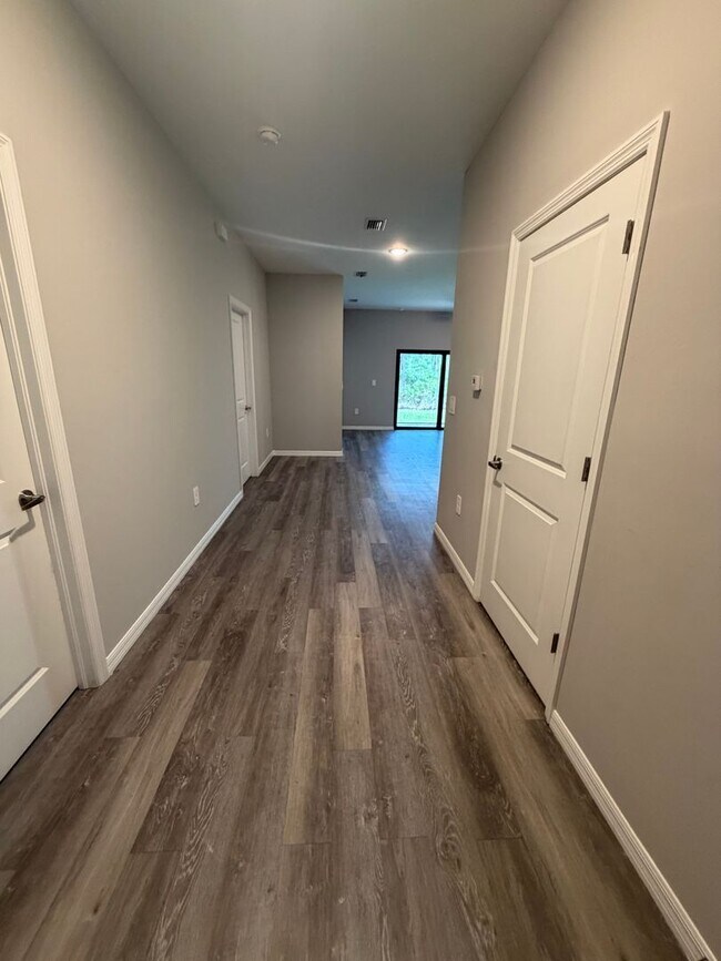 Building Photo - 24501 Zephyr Ct
