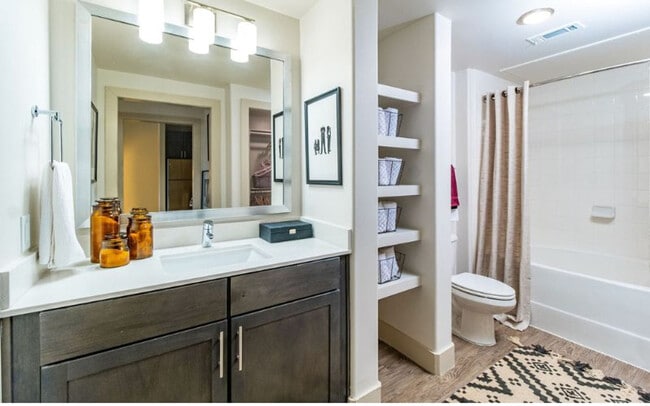 Building Photo - 707 Park Ave NE