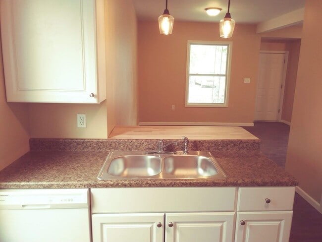 Building Photo - 54 Tuxedo Pl
