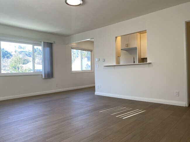 Living Room - 2104 Lilac Ln