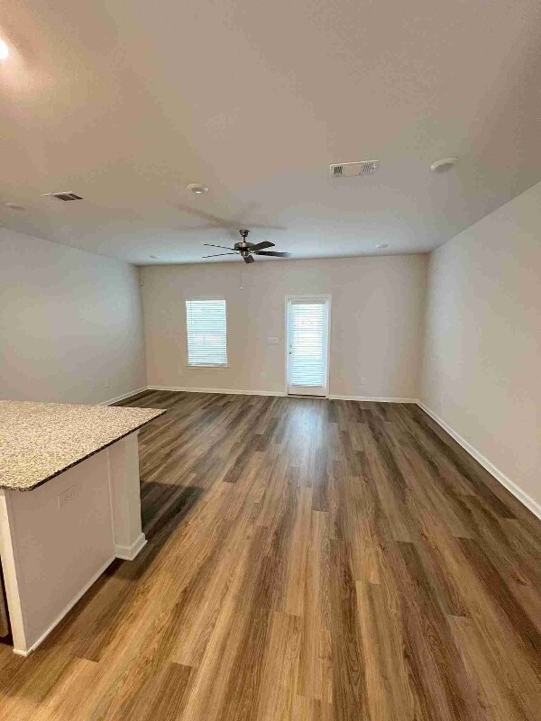 Foto del edificio - 1755 Jakes Dr