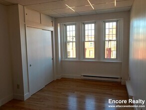 Building Photo - 272 Newbury St