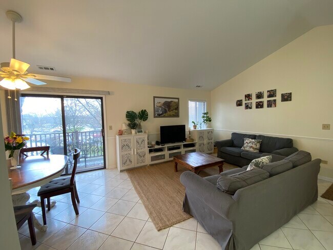 Building Photo - 375 Sandhurst Cir
