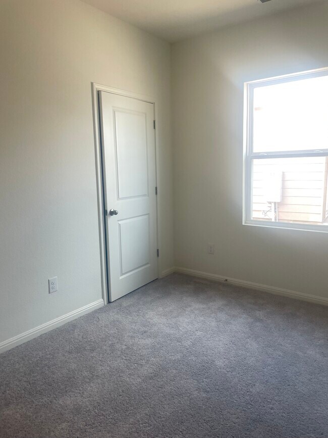 Building Photo - 617 Alterra Way
