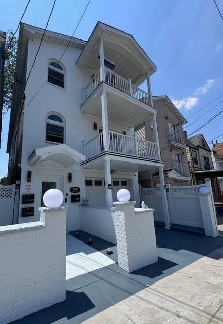 Foto principal - 193 Orient Ave