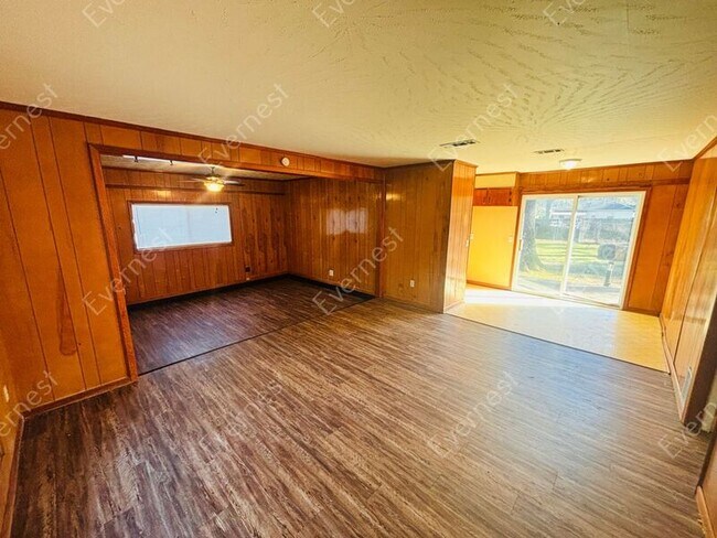 Foto del edificio - 223 Hilliyard Ct