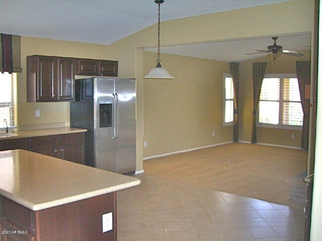 Building Photo - 2610 E Leiber Ln