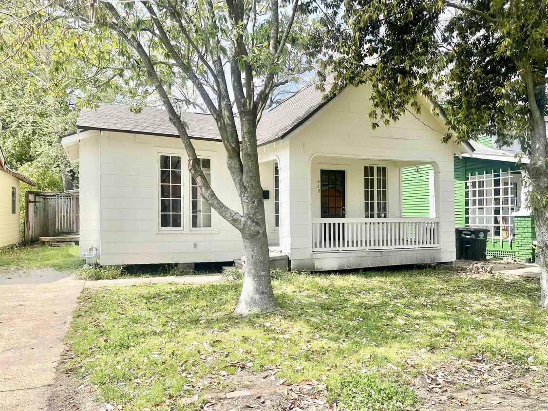 Primary Photo - 420 St Rose Ave