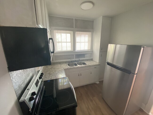 Foto del edificio - 807 Setliff Pl