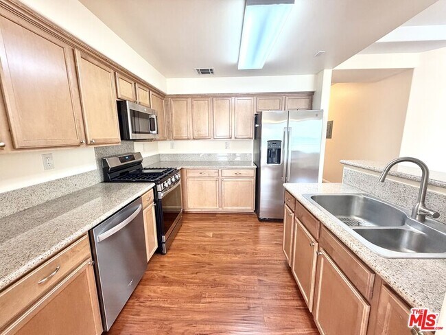 Foto del edificio - 1134 N Euclid St