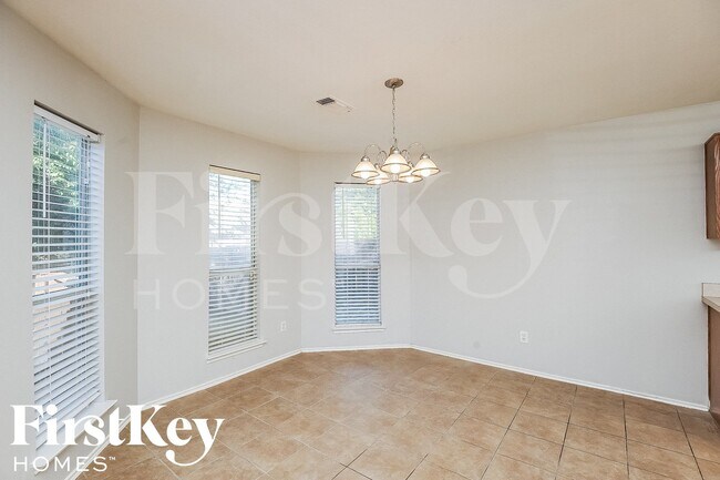 Building Photo - 729 Pace Dr