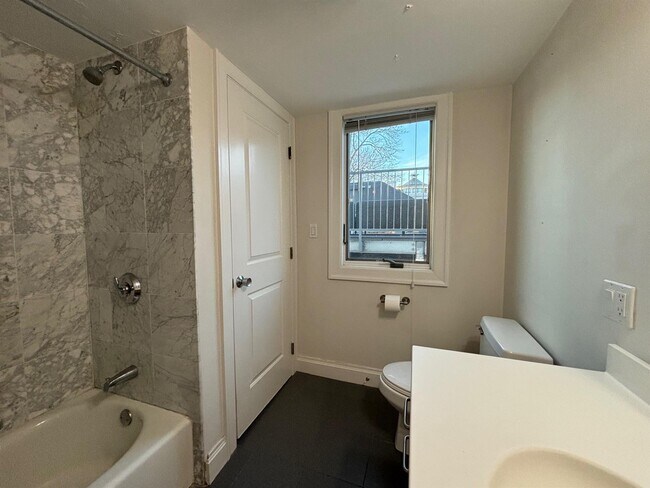 Foto del edificio - 1110 Massachusetts Ave