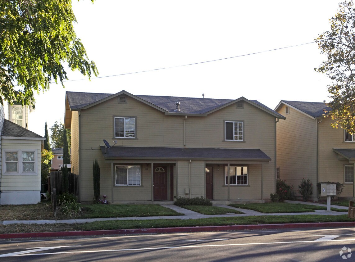 Building Photo - 80-86 N 11th St