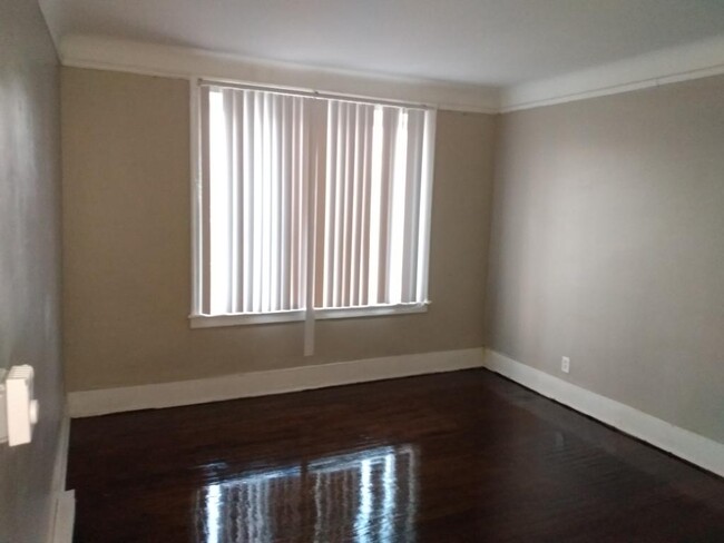 Building Photo - 15395 Linwood St