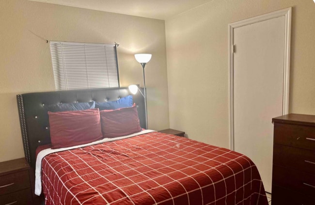 Building Photo - 2049 NW 36th Ave