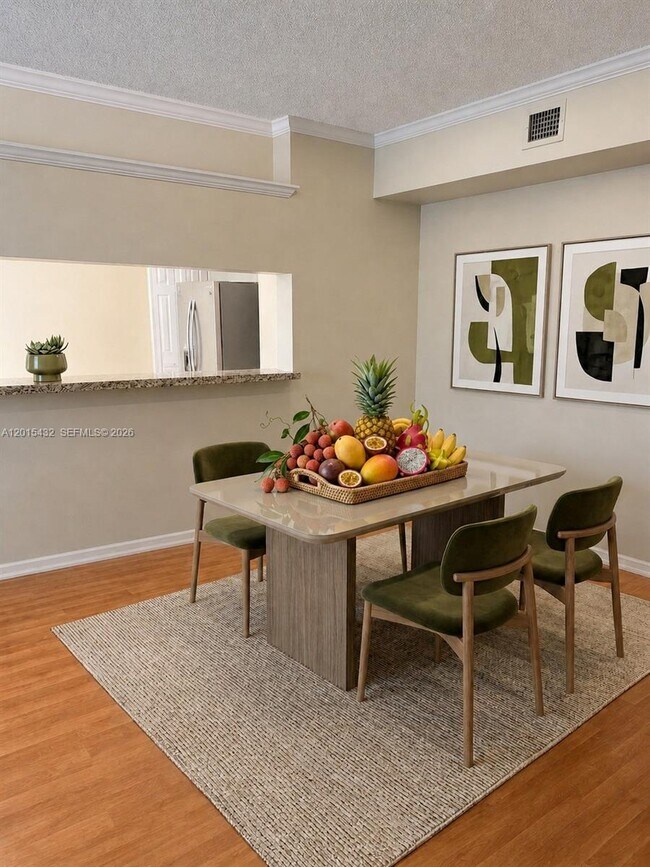 Foto del edificio - 17150 N Bay Rd