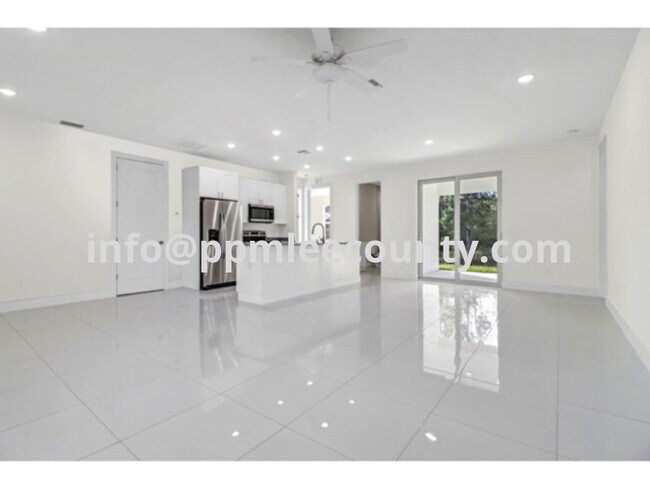 Building Photo - 2024 YEAR CONSTRUCTION Home in Lehigh Acre...