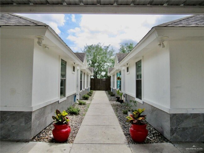 Foto del edificio - 17 W Harrison Ave