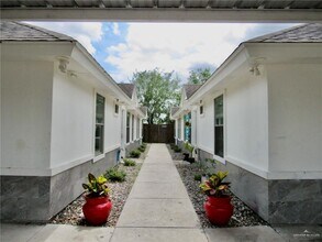 Building Photo - 17 W Harrison Ave