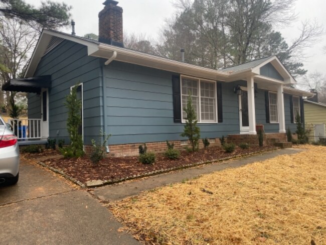 Building Photo - 1005 Northclift Dr