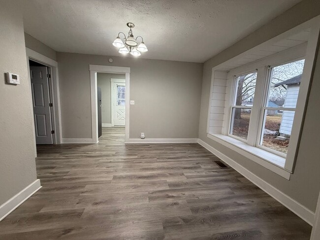 Building Photo - $1025 - updated 2 bedroom house