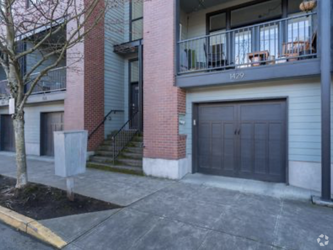 Building Photo - 1429 NW 22nd Ave