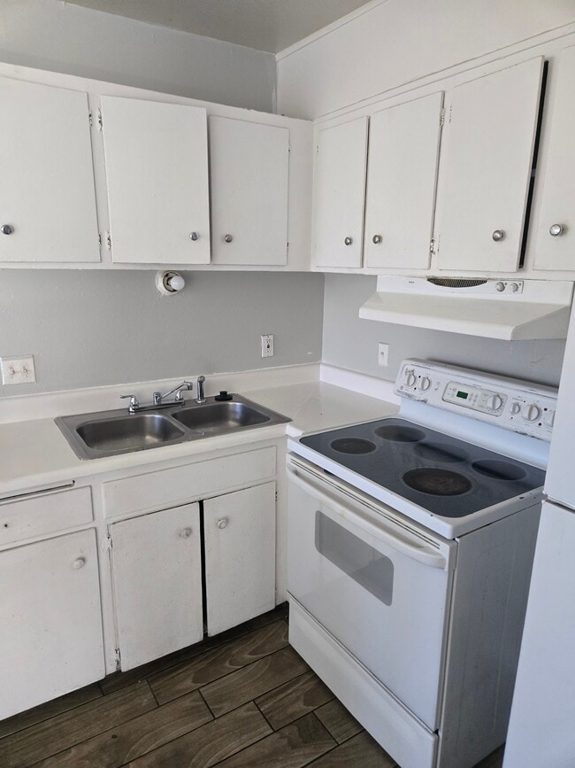 Building Photo - 485 North Cir