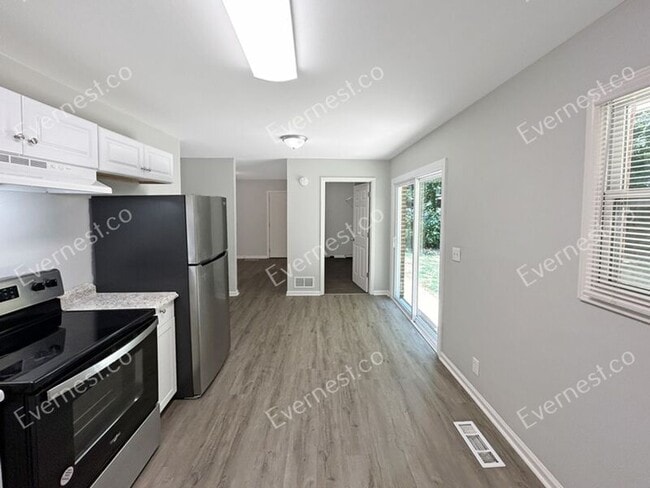 Building Photo - 2463 Montezuma Cir