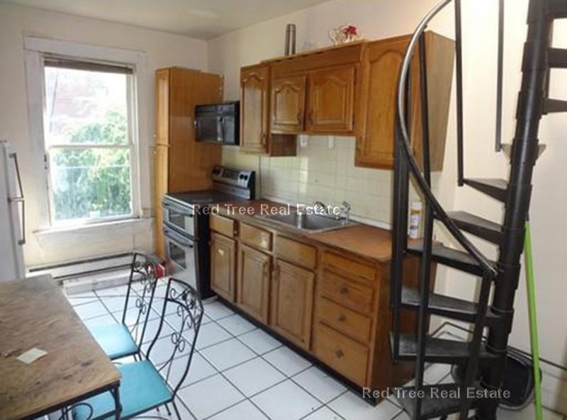 Primary Photo - 682 Parker St