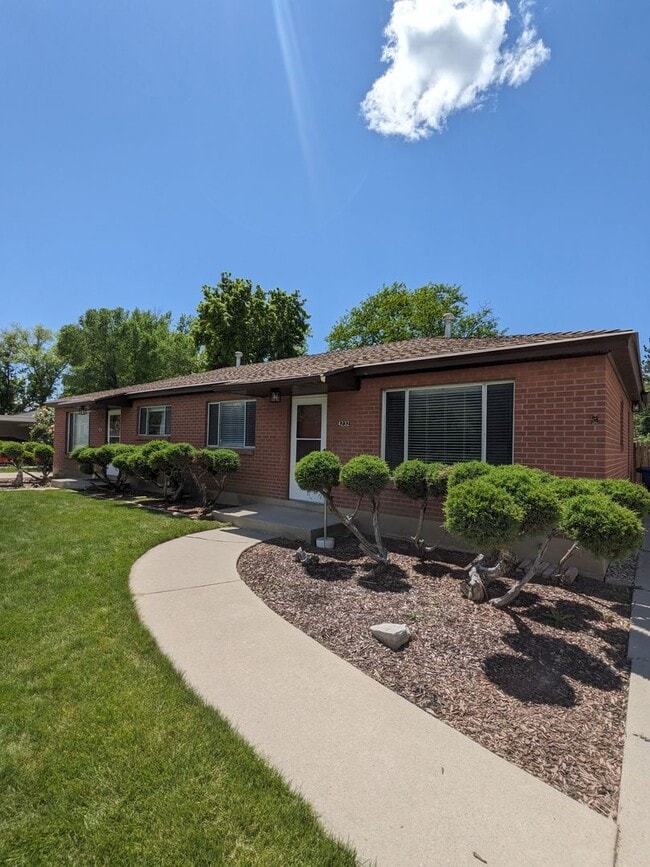 1100 E - 1100 E Apartment