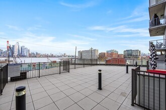 Building Photo - 1701 Park Ave