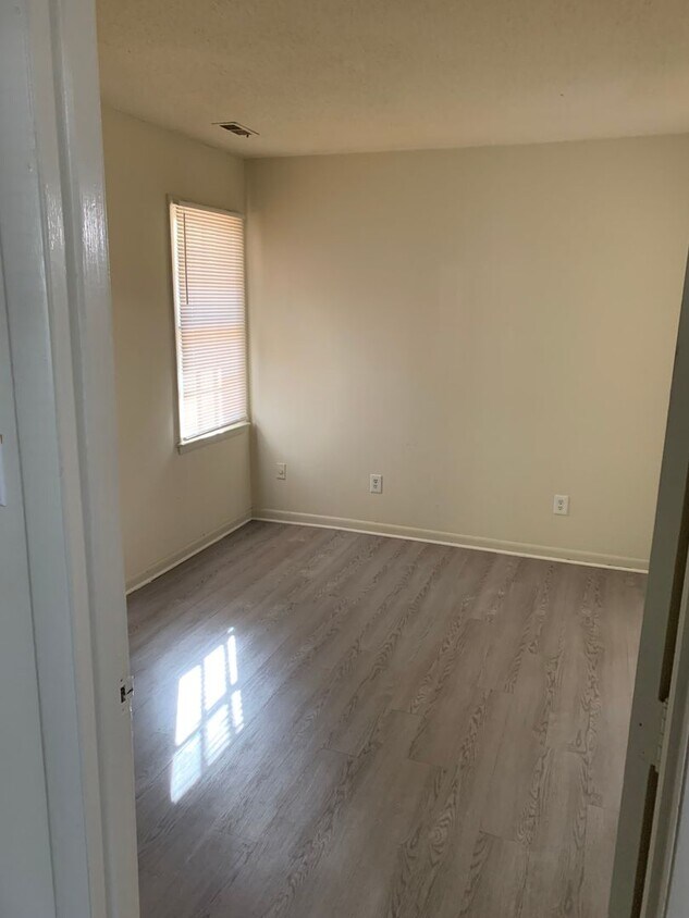 Building Photo - 1402-H Gorman St ~ Woodall Apartments ~ 1 ...
