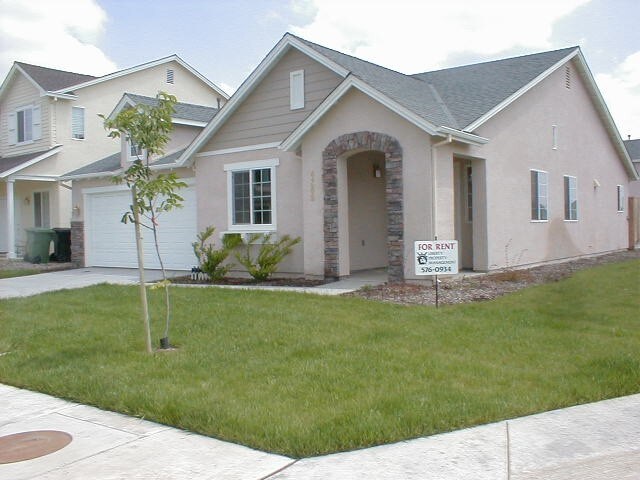 Foto del edificio - 4200 Dynasty Ln