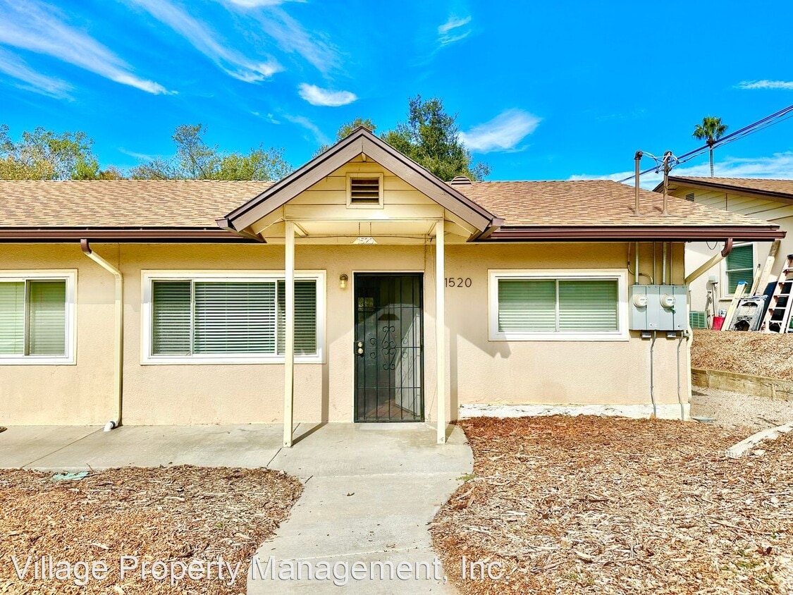 2 br, 1 bath House 1520 East Mission Road House Rental in Fallbrook