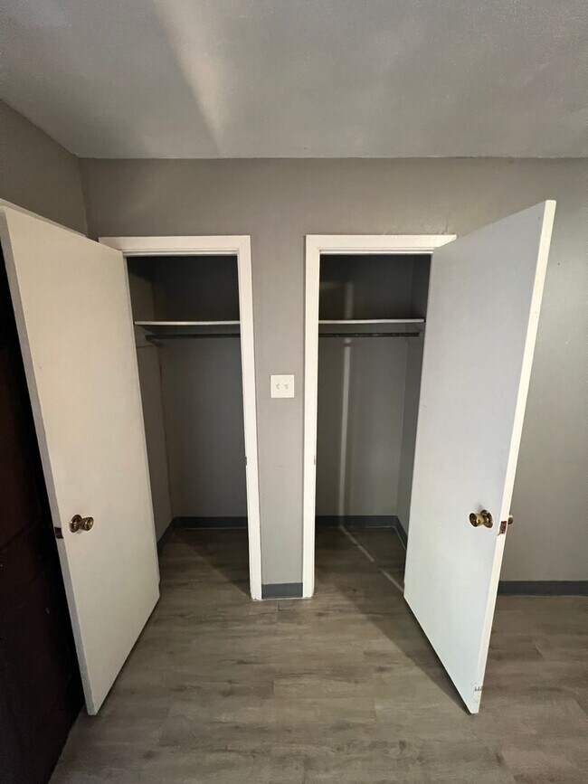 Building Photo - Coming Soon! Nice, 3 bed/1.5 bath with vin...