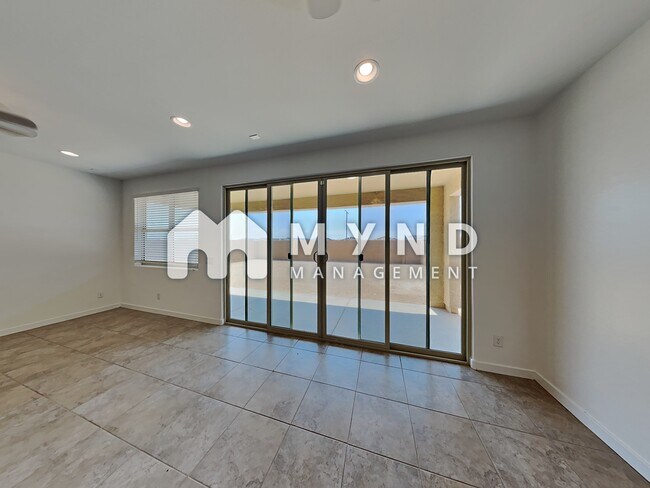 Building Photo - 17033 W Echo Ln