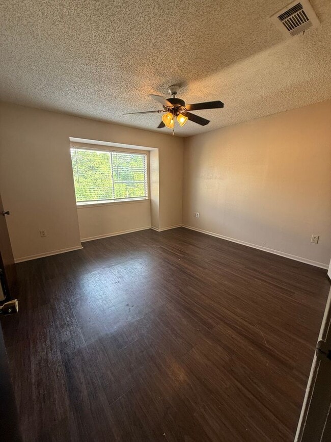 Building Photo - 8848 GSRI Ave